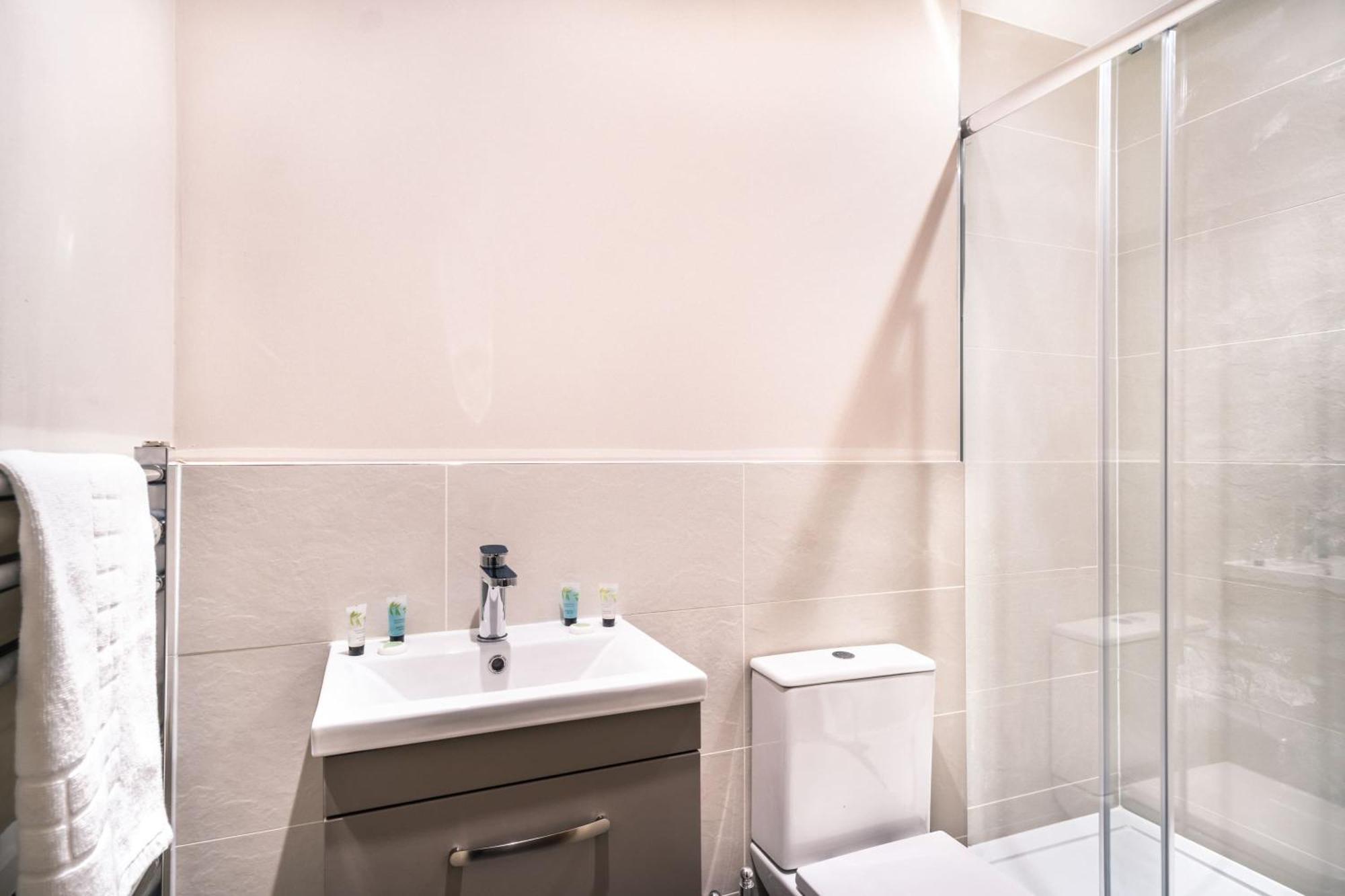 Fantastic 2 Bedroom Apartment *